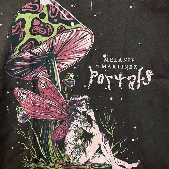 Melanie Martinez Portals Fairy Mushroom Tshirt size Large - Picture 3 of 4